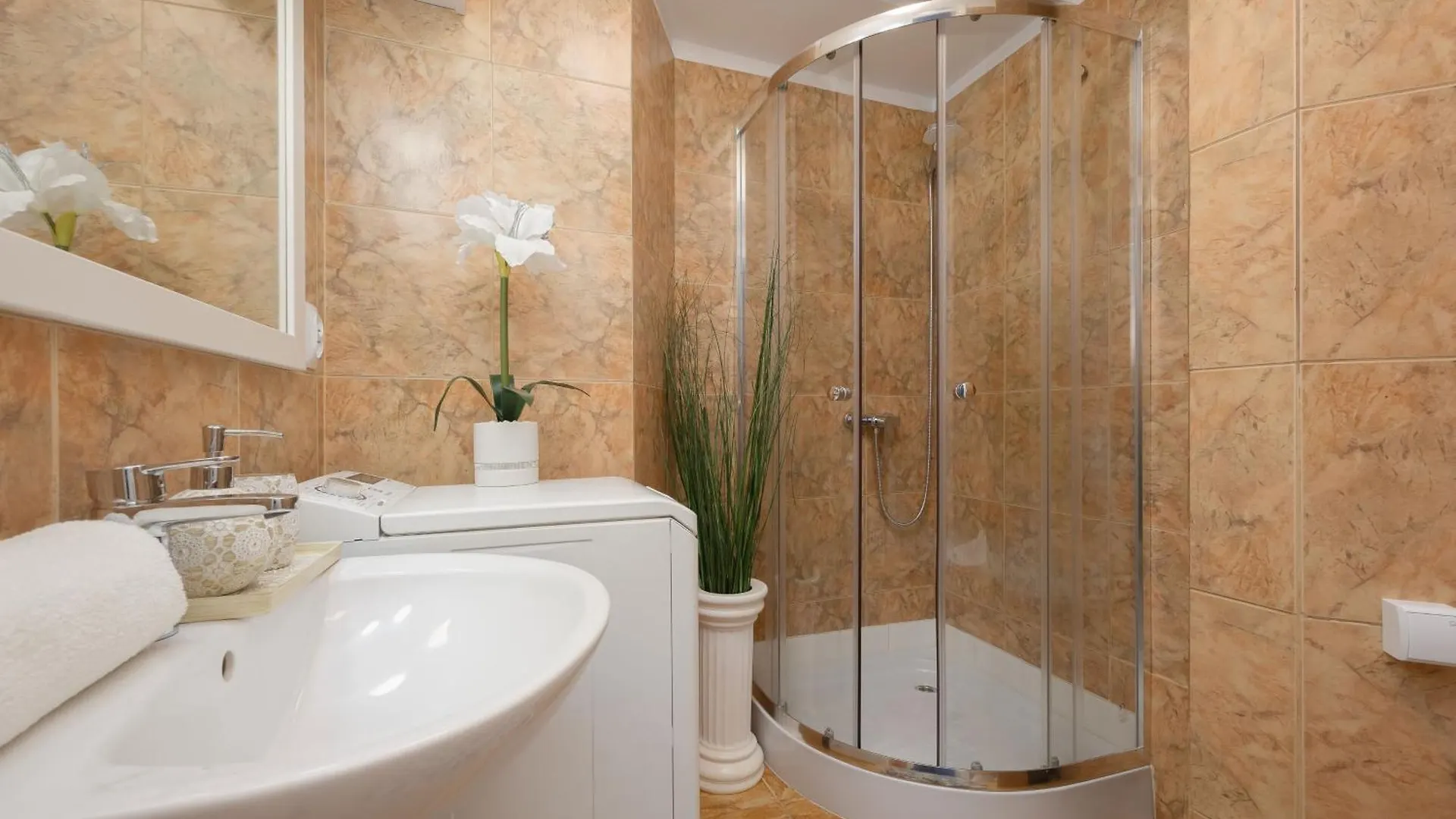 Spacious Apartment In The Warsaw City Center By Rent Like Home