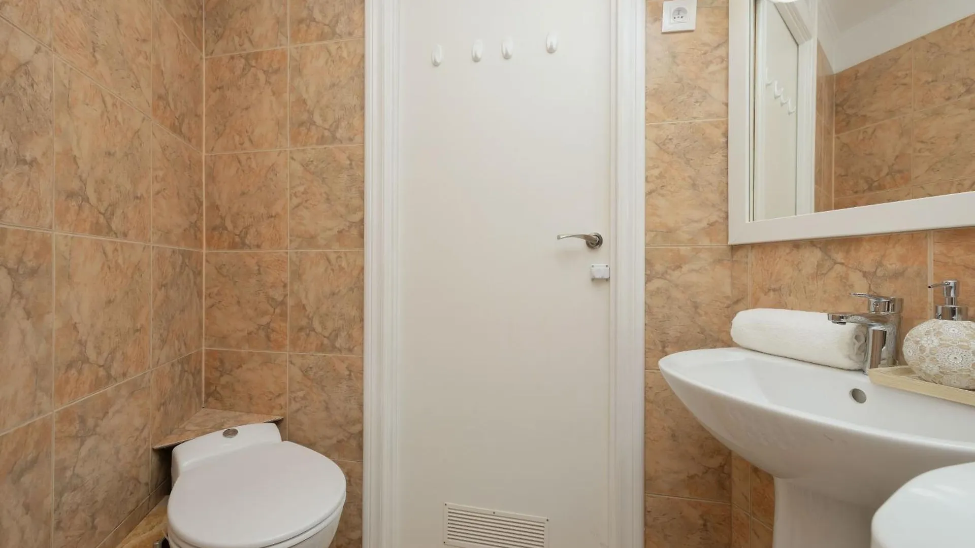 Spacious Apartment In The Warsaw City Center By Rent Like Home